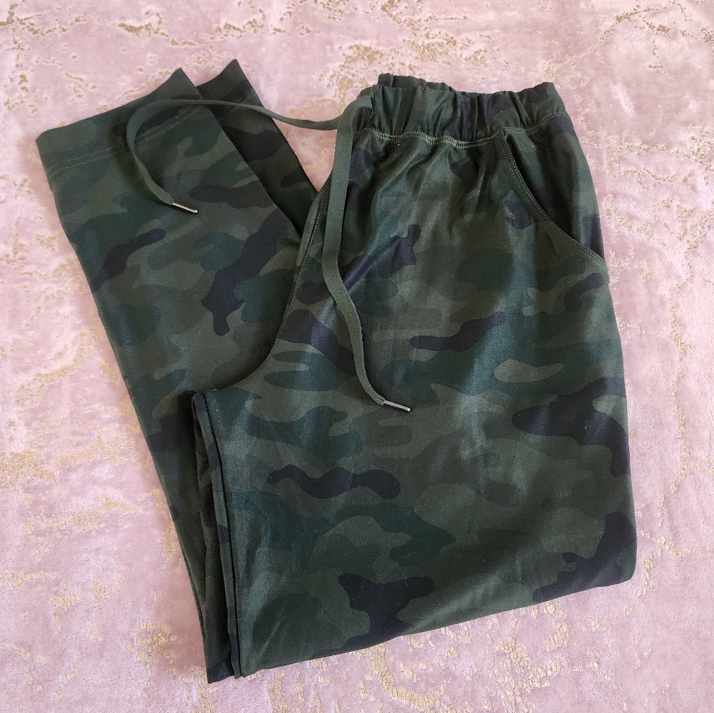 SCORPIO SOL | Camo Print Joggers - Picture 3 of 16